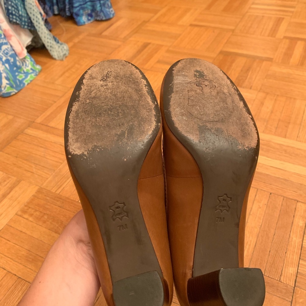 Tory Burch tan heels